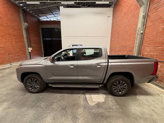 MITSUBISHI TRITON 2.4 BITURBO DIESEL CD HPE-S 4X4 AUTOMÁTICO MITSUBISHI TRITON 2.4 BITURBO DIESEL CD HPE-S 4X4 AUTOMÁTICO